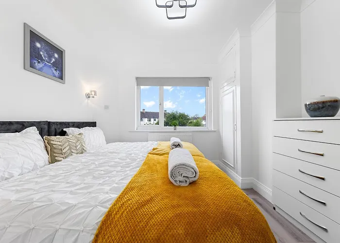 3 Bedroom House Close To Dartford Station