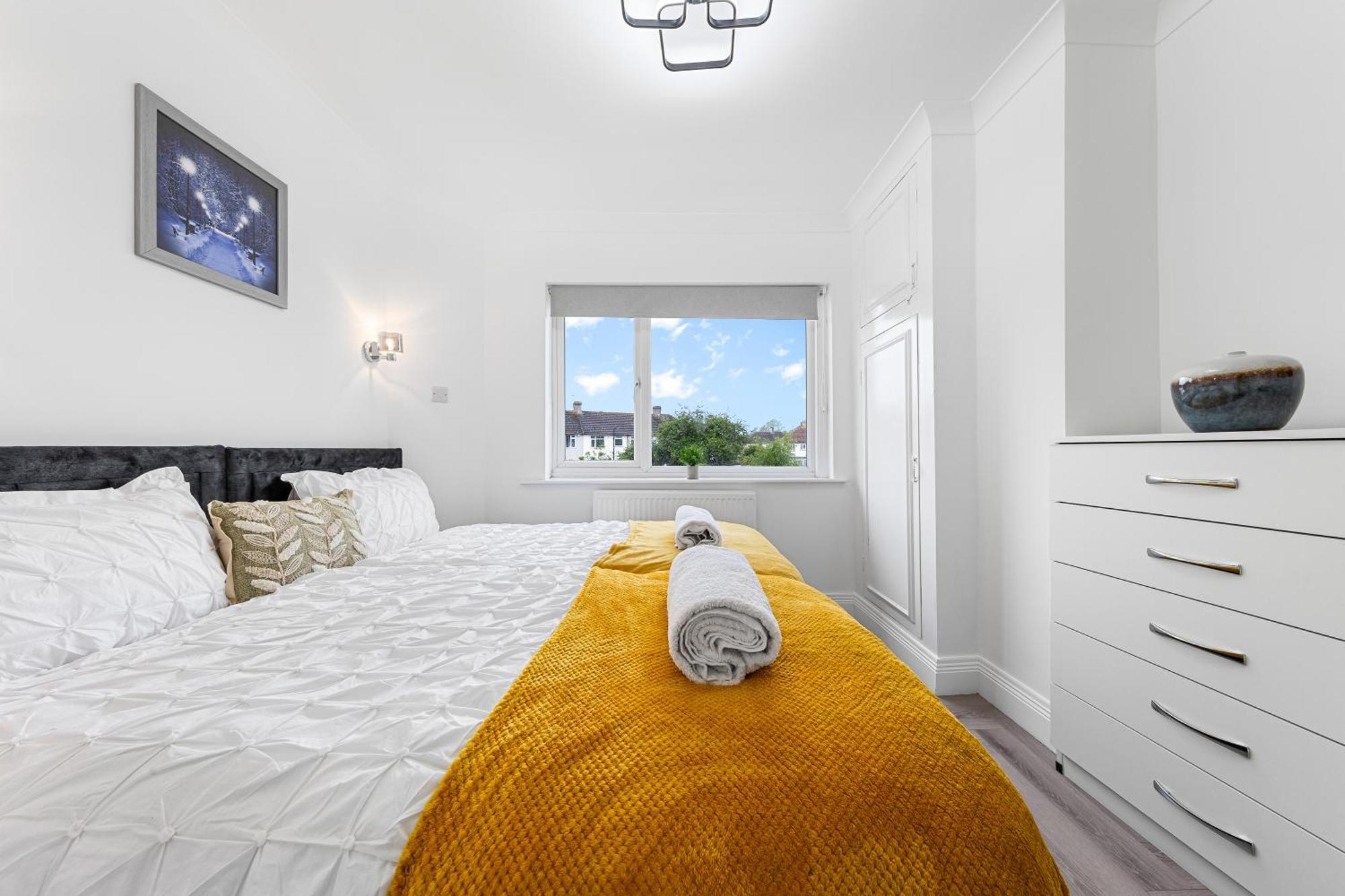 Apartment 3 Bedroom House Close To Station *