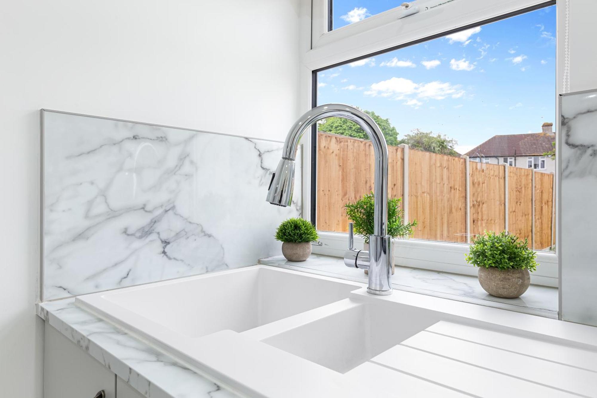 Apartment 3 Bedroom House Close To Station