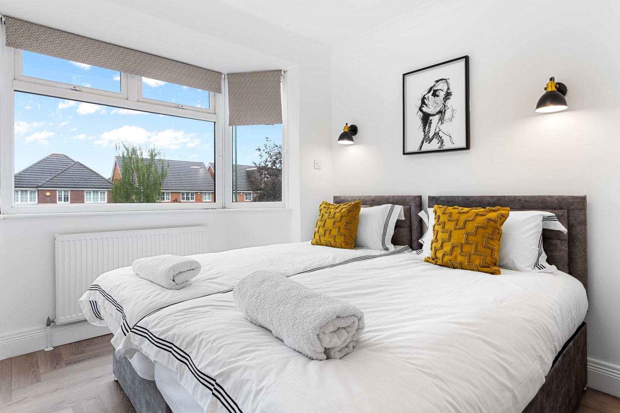 Apartment 3 Bedroom House Close To Station *