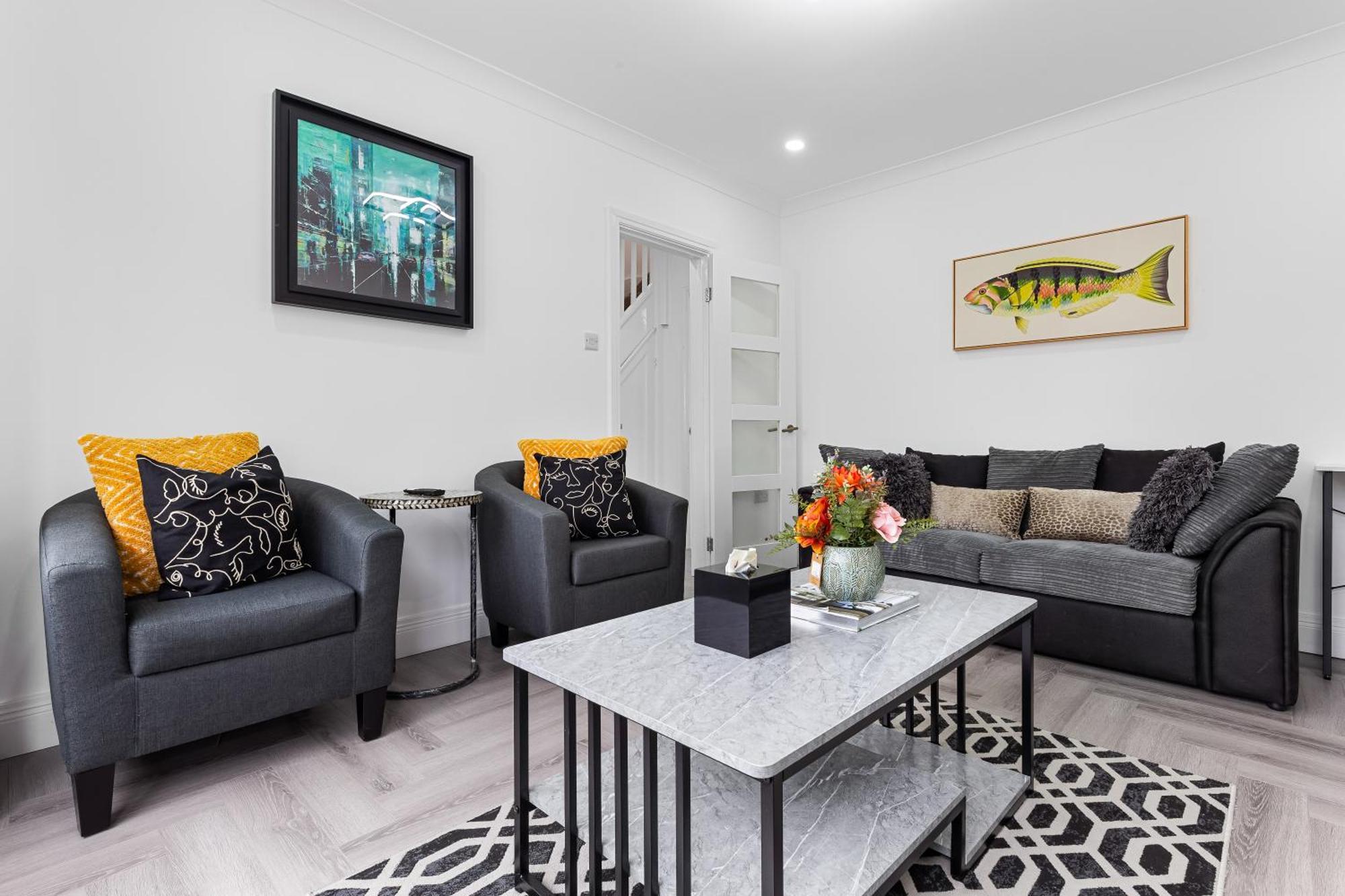 3 Bedroom House Close To Station